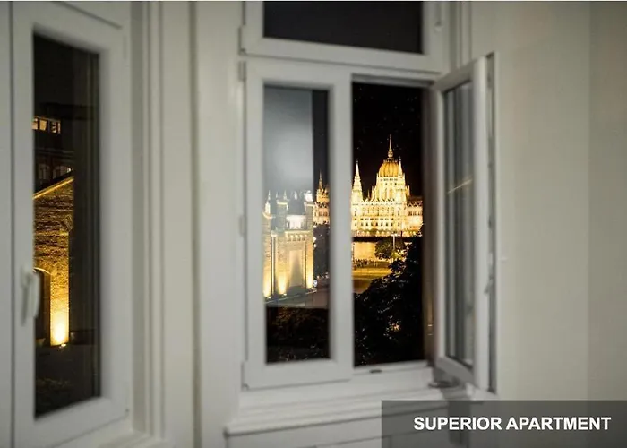 Bpr Agathé Elegant With Parliament View Appartamento Budapest