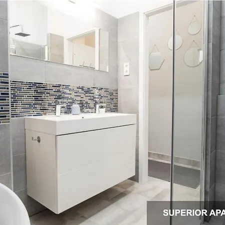 Bpr Agathe Elegant With Parliament View بودابست