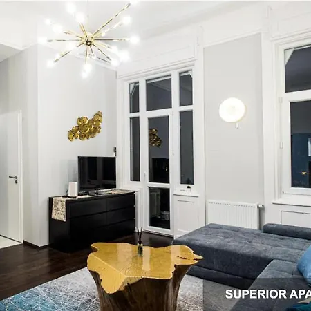 Bpr Agathe Elegant With Parliament View Apartment *
