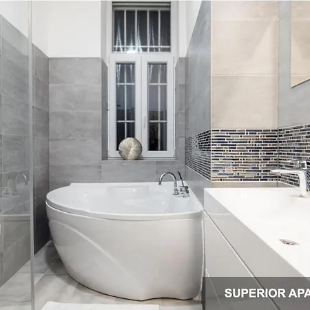 Bpr Agathe Elegant With Parliament View شقة بودابست