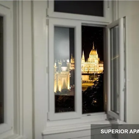 Bpr Agathe Elegant With Parliament View شقة بودابست